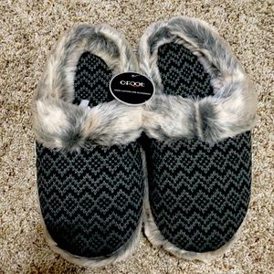 NWT slippers super comfortable size 7-8 grey and blk